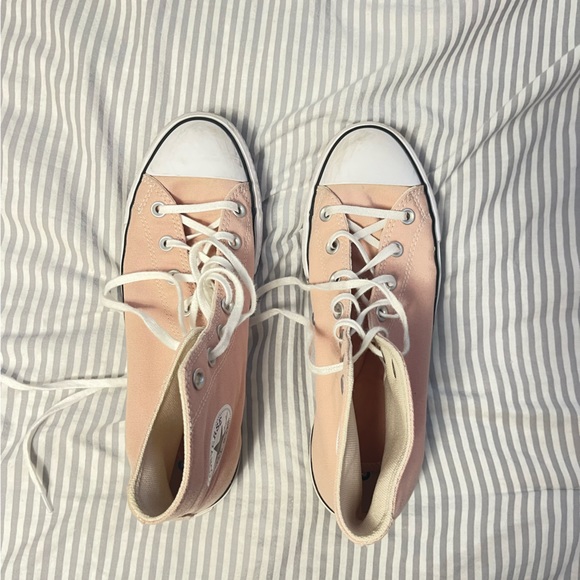 Pink converse - Picture 2 of 3